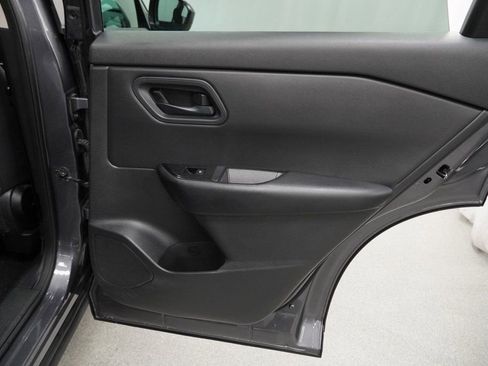 Used 2025 Nissan Rogue S image 40