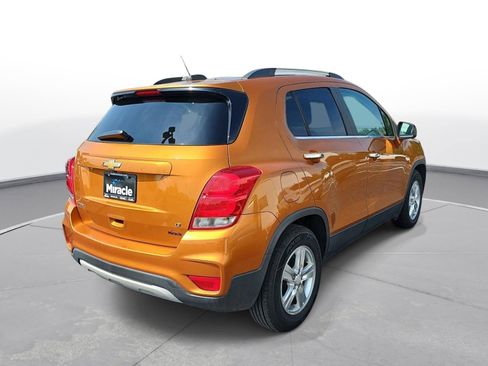 Used 2017 Chevrolet Trax LT w/ Sun & Sound Package FWD image 6