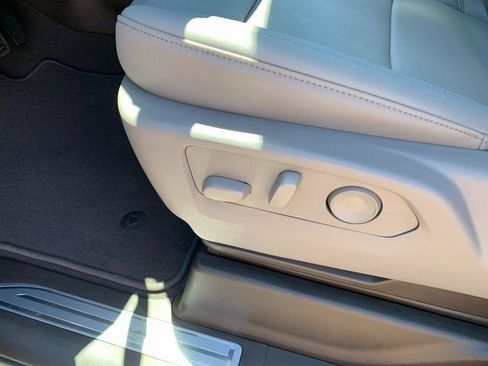 New 2025 GMC Sierra 3500 SLT w/ SLT Convenience Package image 16