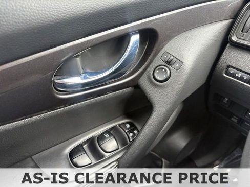 Used 2018 Nissan Rogue SV AWD/4WD image 16