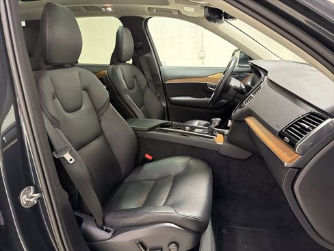 Used 2022 Volvo XC90 T6 Momentum w/ Advanced Package image 30