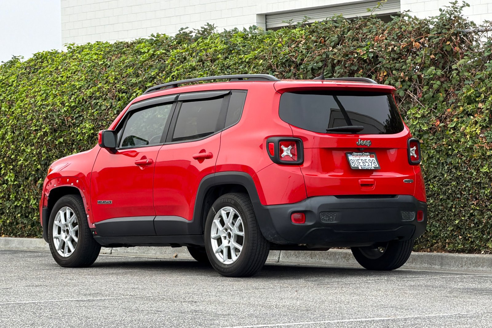 Used 2021 Jeep Renegade Latitude FWD image 6