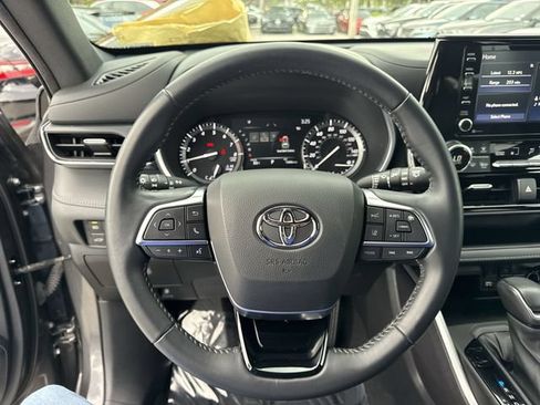 Used 2021 Toyota Highlander XSE FWD image 14