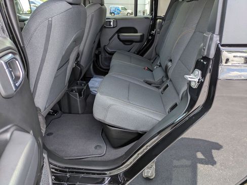 New 2025 Jeep Gladiator Sport image 25