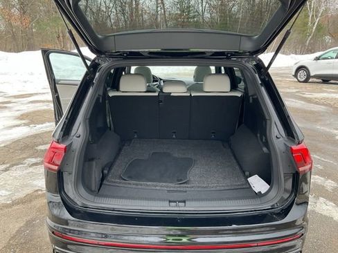 Used 2023 Volkswagen Tiguan SE R-Line image 16