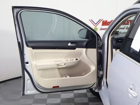 Used 2010 Volkswagen Jetta TDI FWD image 23