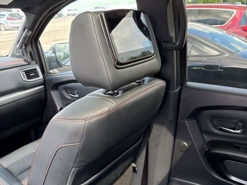 Used 2024 Nissan Titan PRO-4X w/ Pro-4x Convenience Package image 18