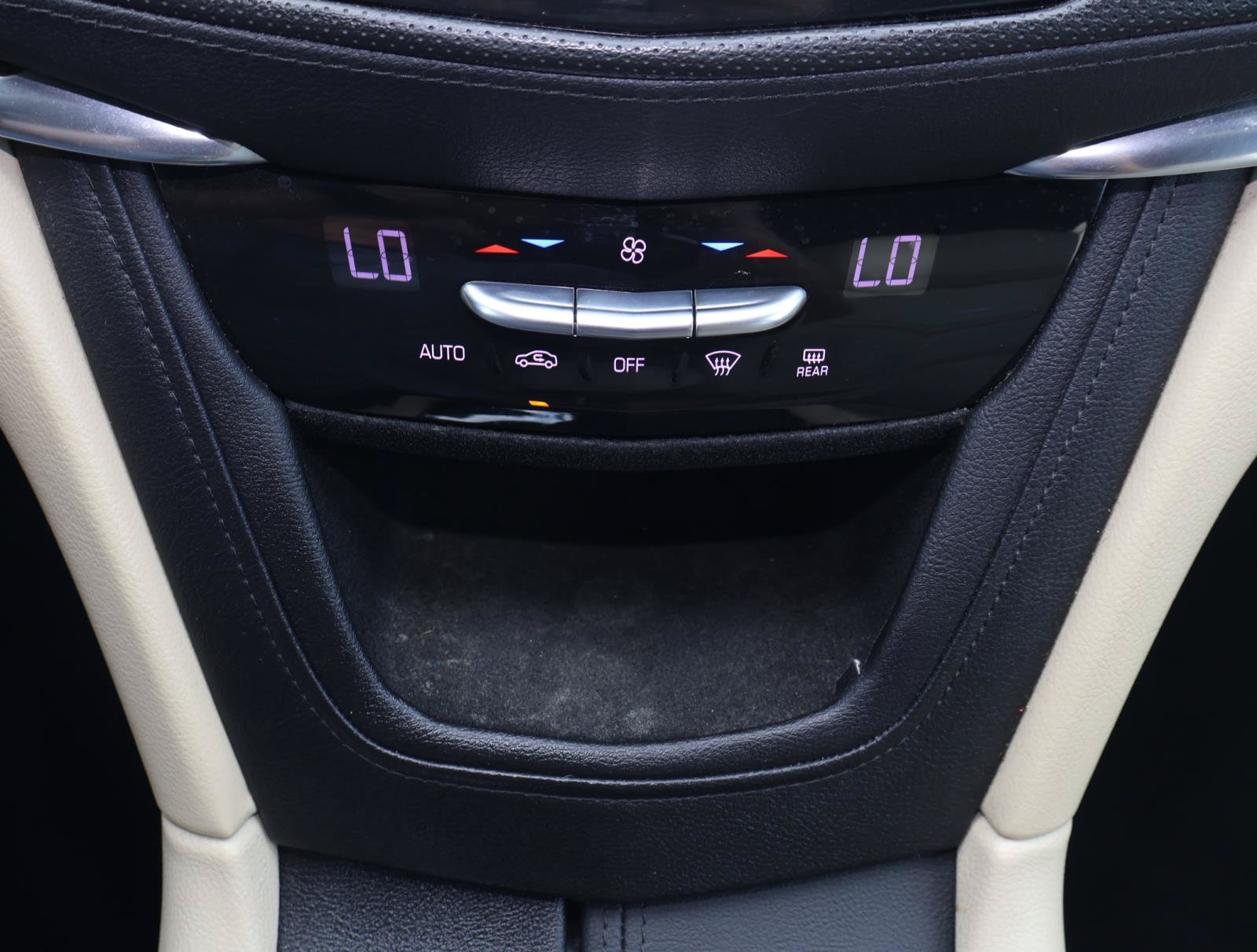 Used 2019 Cadillac XT5 FWD image 26