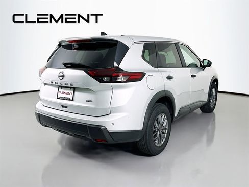 Used 2024 Nissan Rogue S image 7