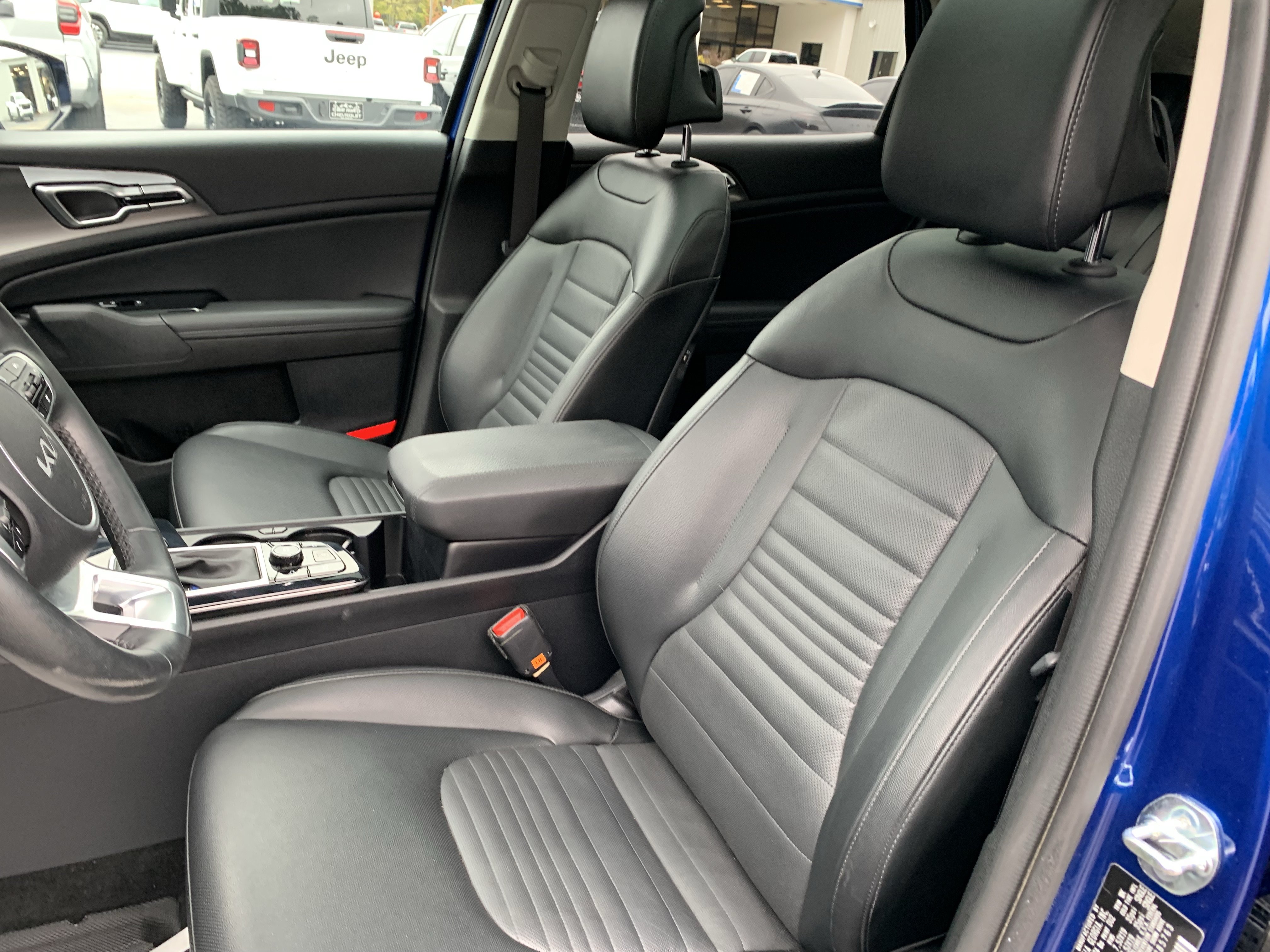 Used 2025 Kia Sportage SX FWD image 16