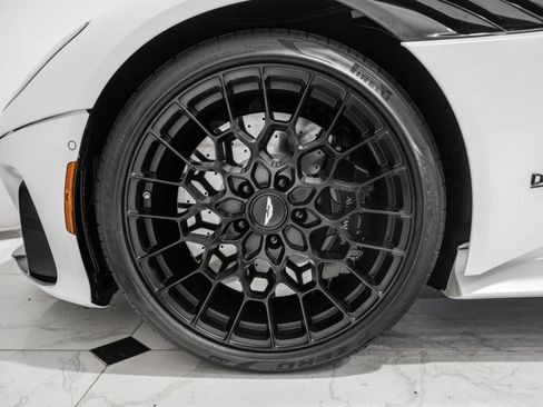 Used 2023 Aston Martin DBS Coupe RWD image 4