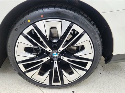 Used 2025 BMW 540i xDrive image 62