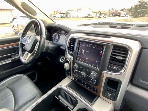 Used 2018 RAM 1500 Laramie image 39