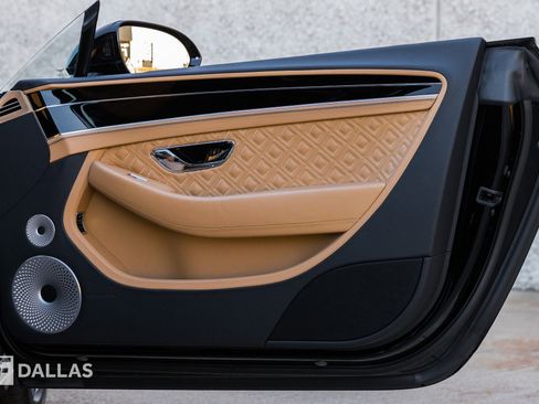 Used 2023 Bentley Continental GT V8 image 30