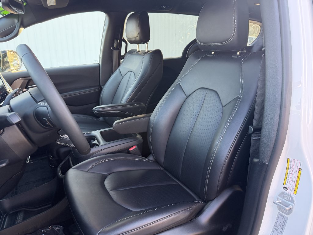 Used 2026 Chrysler Pacifica Select FWD image 20