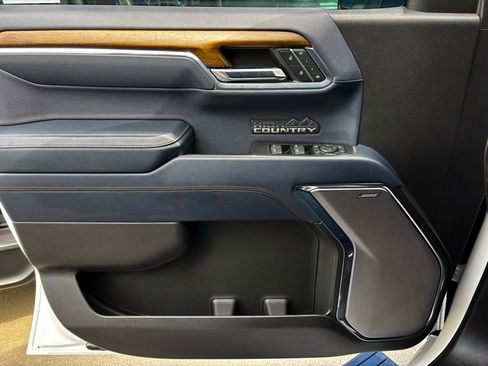 Used 2024 Chevrolet Silverado 1500 High Country image 19