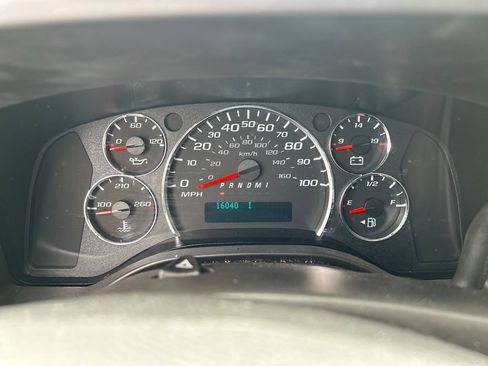 Used 2025 GMC Savana 2500 w/ Driver Convenience Package RWD image 17