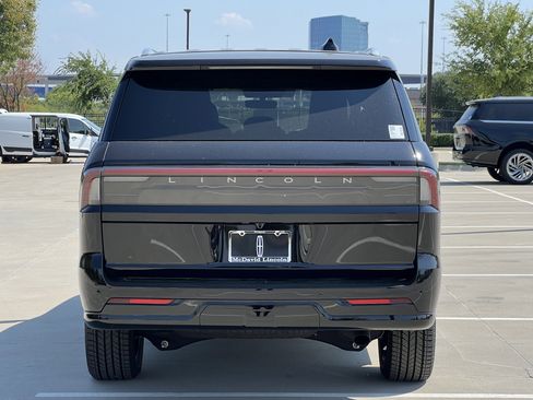 New 2025 Lincoln Navigator L Reserve image 8