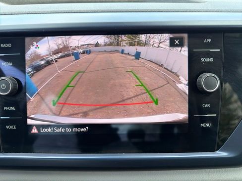 Used 2023 Volkswagen Taos SE w/ Panoramic Sunroof Package FWD image 22