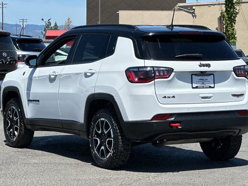 Used 2025 Jeep Compass Trailhawk AWD/4WD image 6