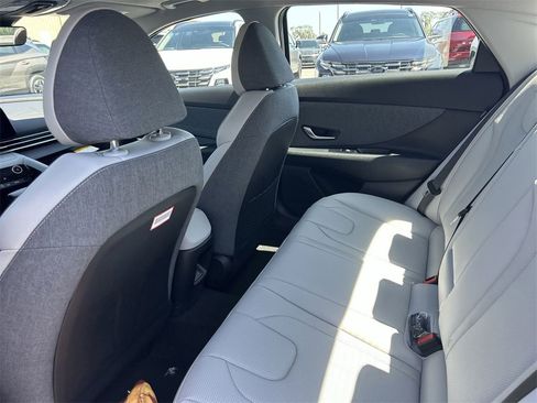 New 2025 Hyundai Elantra Limited image 20