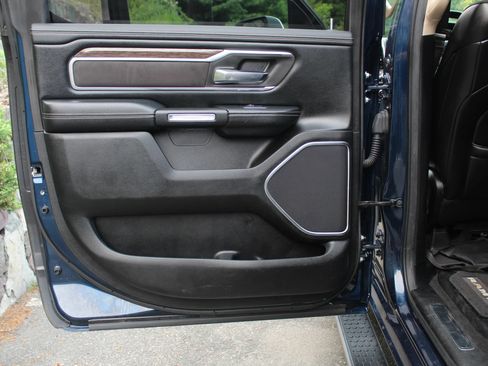 Used 2019 RAM 1500 Laramie AWD/4WD image 14