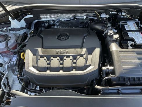 Used 2021 Volkswagen Tiguan SE w/ Panoramic Sunroof Package image 29