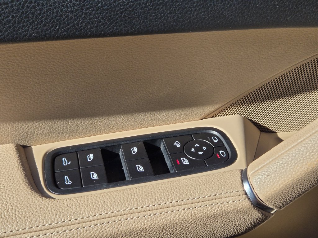 Used 2022 Porsche Cayenne AWD/4WD image 22