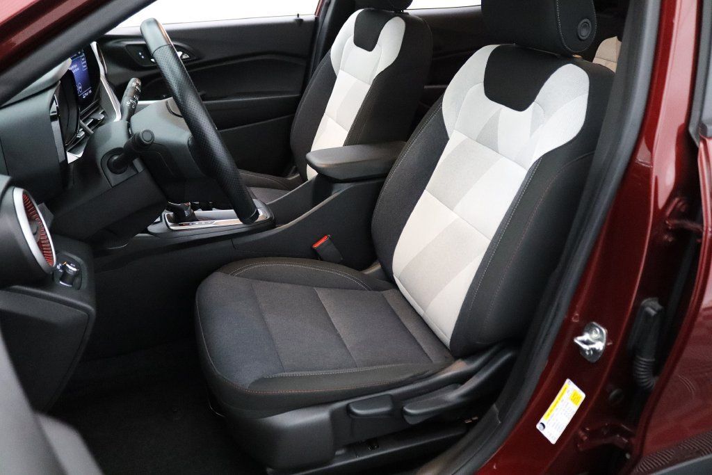 Used 2024 Chevrolet Trax RS w/ Driver Confidence Package FWD image 13