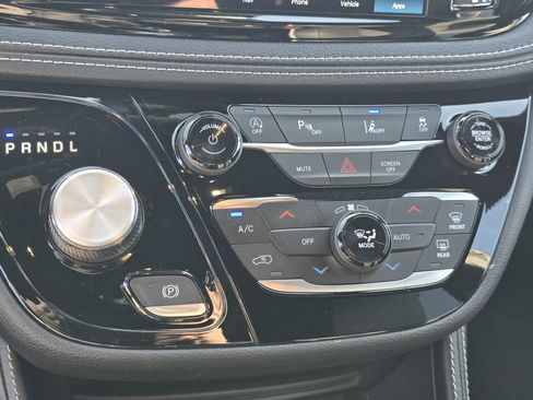 New 2026 Chrysler Pacifica Limited w/ S Appearance Package image 18