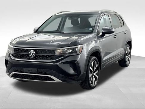 Used 2022 Volkswagen Taos SE FWD image 4