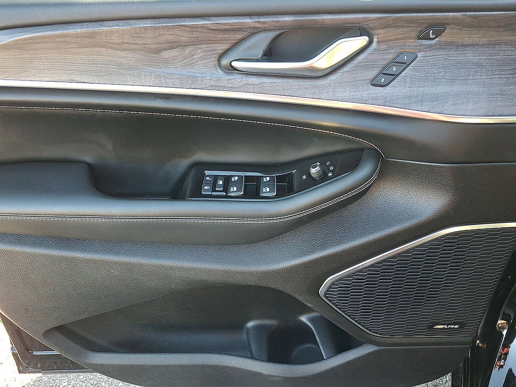 Certified 2025 Jeep Grand Cherokee L Overland w/ Advanced Protech Group III AWD/4WD image 16