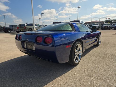 Used 2004 Chevrolet Corvette Coupe w/ Preferred Equipment Group RWD image 3