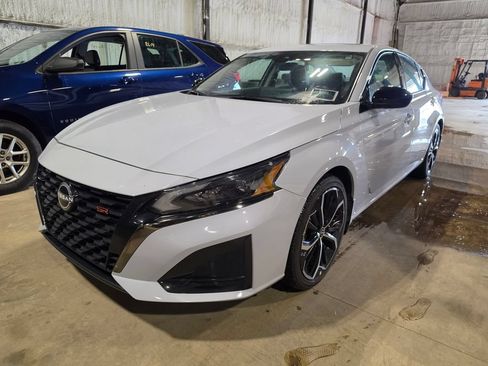 Used 2025 Nissan Altima 2.5 SR w/ SR Premium Package FWD image 1