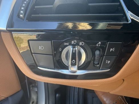 Used 2018 BMW 530e xDrive image 21