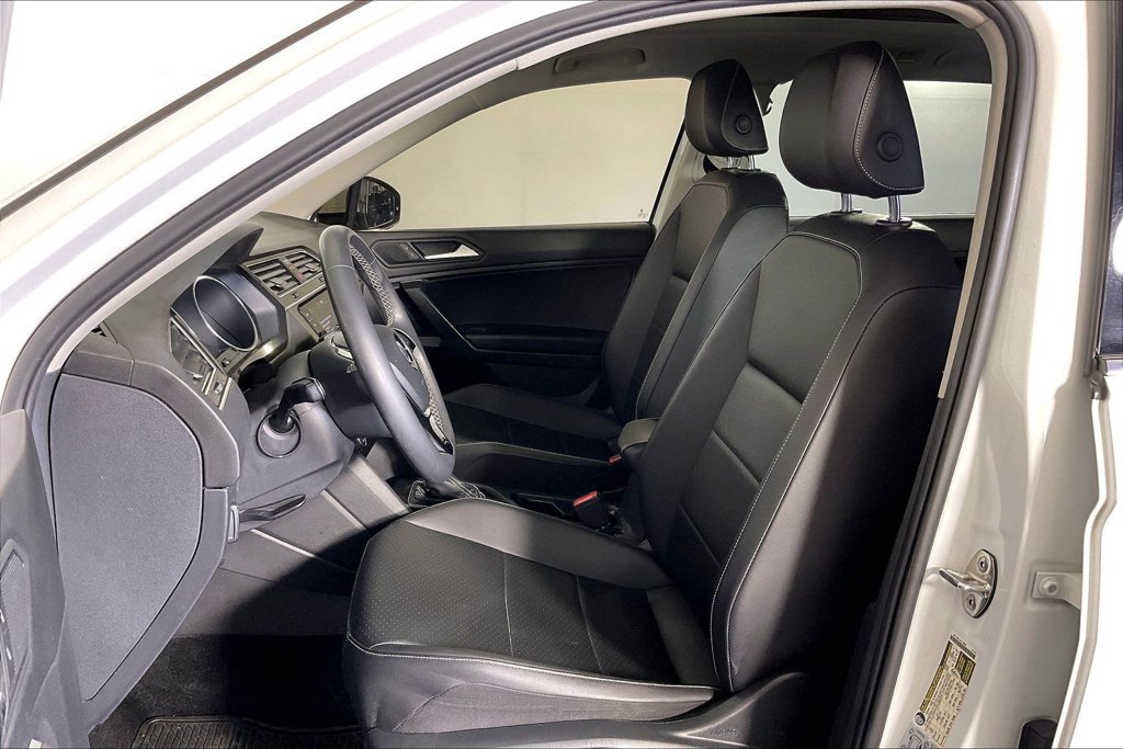 Used 2021 Volkswagen Tiguan SE w/ Panoramic Sunroof Package FWD image 31