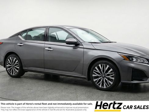 Used 2025 Nissan Altima 2.5 SV image 1