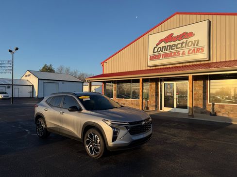 Used 2025 Chevrolet Trax RS w/ Driver Confidence Package image 1