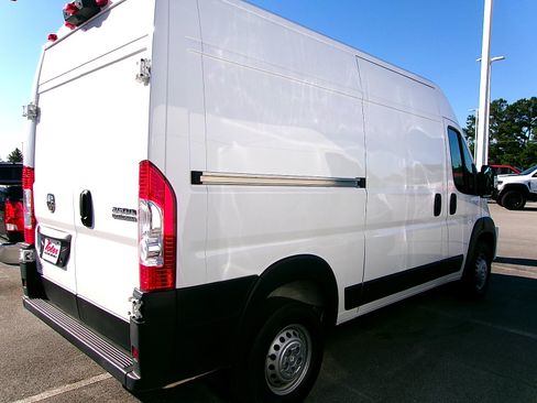 Used 2025 RAM ProMaster 2500 w/ Convenience Group FWD image 3