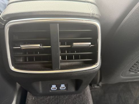 Used 2025 Genesis G70 2.5T image 24