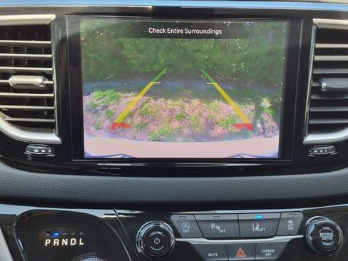 Used 2023 Chrysler Pacifica Touring-L FWD image 14