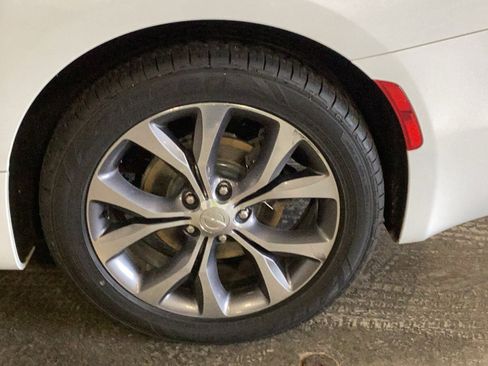 Used 2017 Chrysler Pacifica Limited image 8