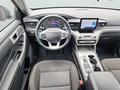 Used 2023 Ford Explorer XLT AWD/4WD image 9
