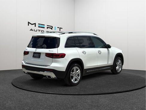 Used 2023 Mercedes-Benz GLB 250 4MATIC image 9