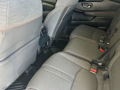 Used 2025 Honda Pilot Sport image 14