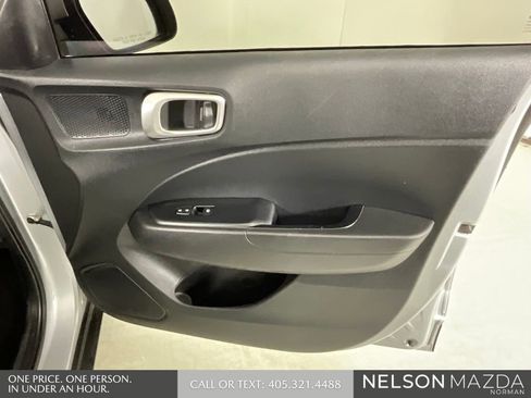 Used 2021 Hyundai Venue SEL image 21