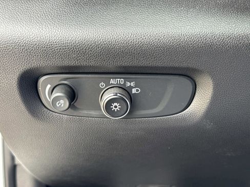 Used 2023 Chevrolet Traverse LT image 47