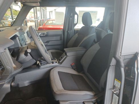 New 2025 Ford Bronco 4-Door image 9