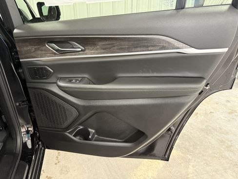 New 2026 Jeep Grand Cherokee L Limited AWD/4WD image 9