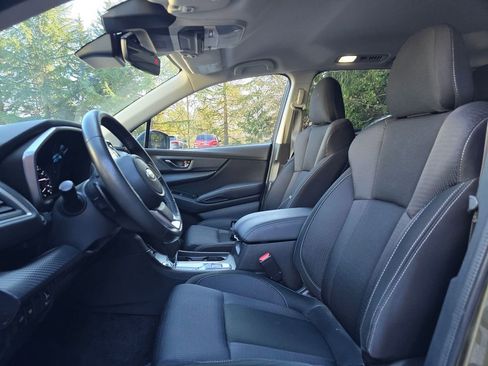 Used 2023 Subaru Ascent Premium w/ Convenience Package image 2
